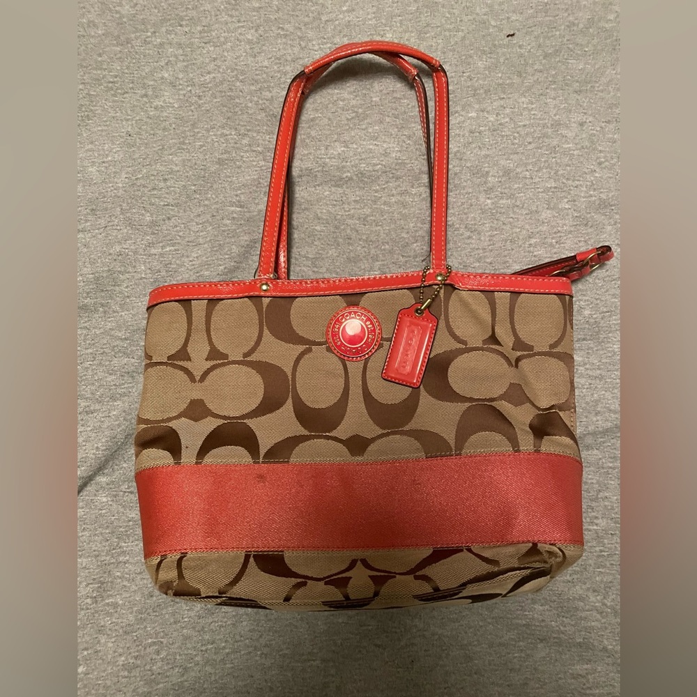 Coach Signature C fabric patent leather shoulder bag. Tan Orange. #F19046